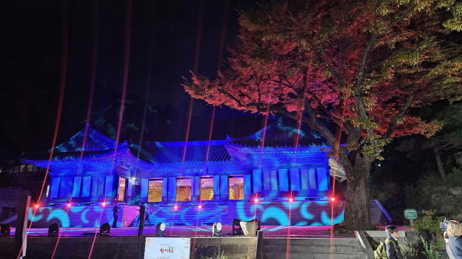 조명 아래 피어난 한국의 멋, 성북 길상사